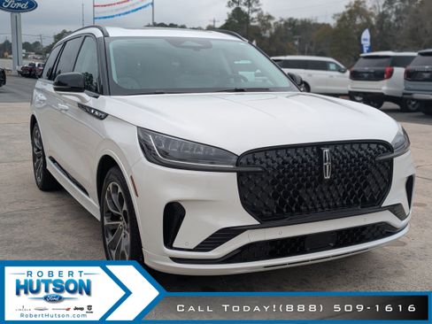 New 2026 Lincoln Aviator 2WD w/ Jet Appearance Package image 4