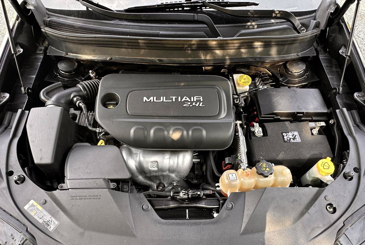 Used 2019 Jeep Cherokee Latitude Plus w/ Comfort/Convenience Group FWD image 37