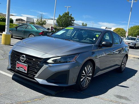 Used 2024 Nissan Altima 2.5 SV FWD image 3