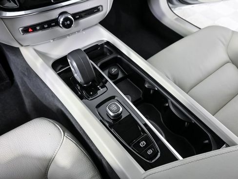 Certified 2025 Volvo V60 B5 Cross Country Plus image 18