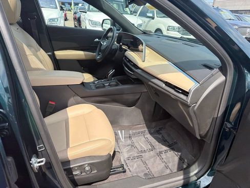 Used 2025 Cadillac XT4 Premium Luxury AWD/4WD image 15