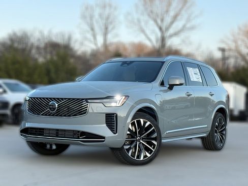 New 2026 Volvo XC90 T8 Plus image 1