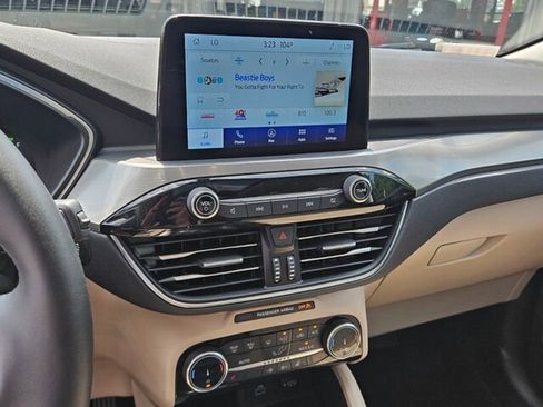 Used 2022 Ford Escape Titanium image 24