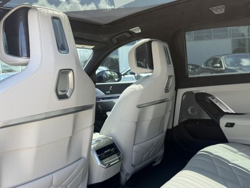 Certified 2023 BMW 760i xDrive w/ Executive Package AWD/4WD image 18