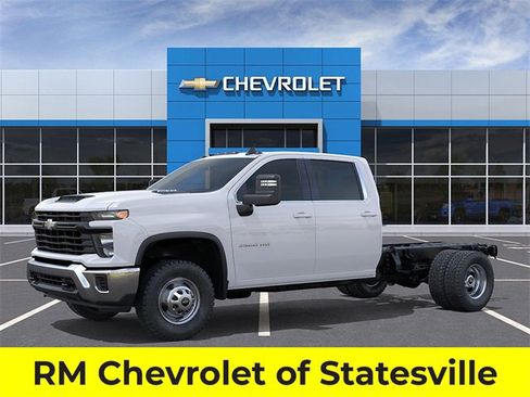 New 2025 Chevrolet Silverado 3500 W/T w/ WT Convenience Package image 2
