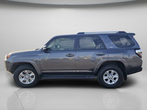 Used 2022 Toyota 4Runner SR5 Premium w/ Moonroof Package AWD/4WD image 24
