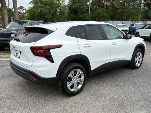Used 2025 Chevrolet Trax LS FWD image 5