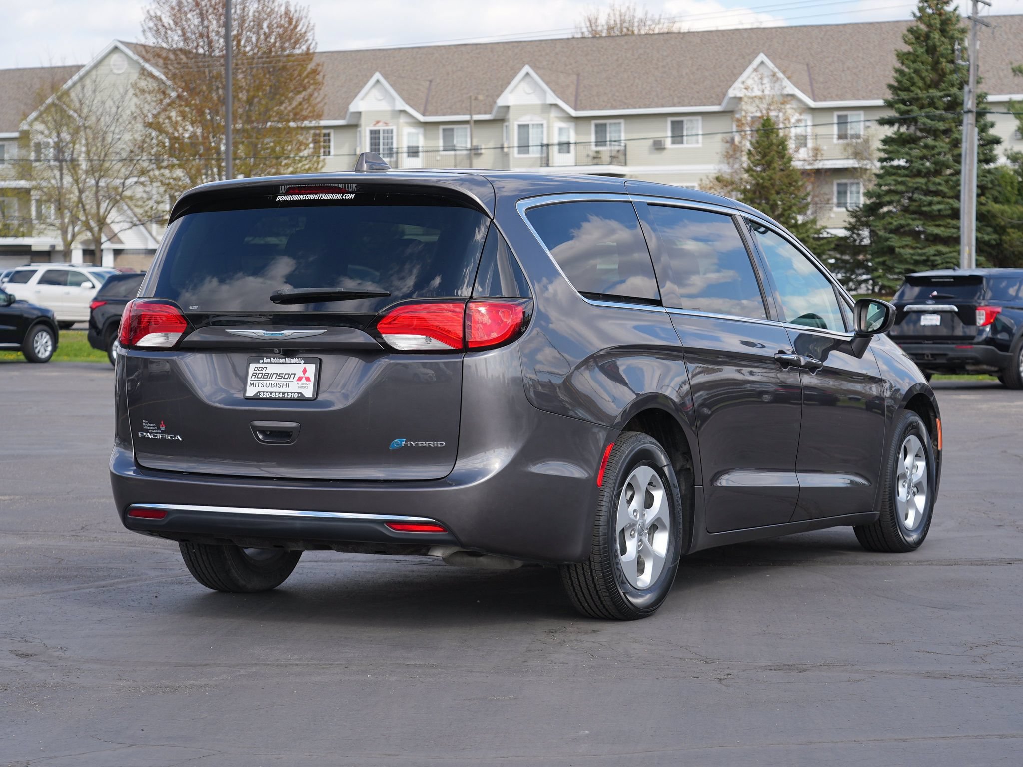 Used 2017 Chrysler Pacifica Touring Plus FWD image 3