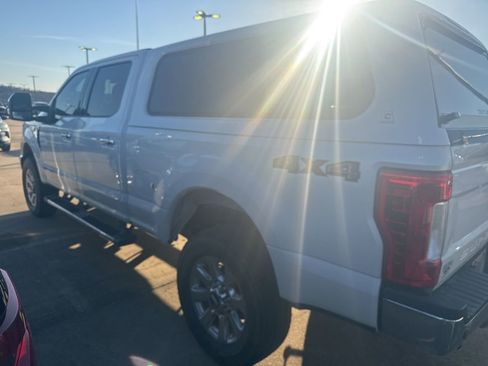 Used 2019 Ford F250 Lariat w/ Chrome Package image 6