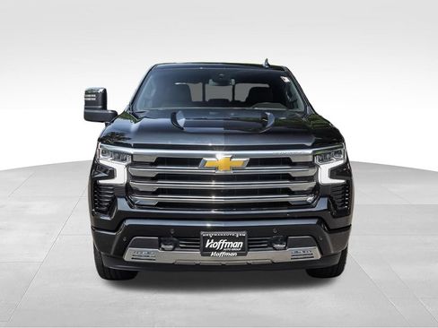 Used 2025 Chevrolet Silverado 1500 High Country w/ High Country Premium Package AWD/4WD image 2