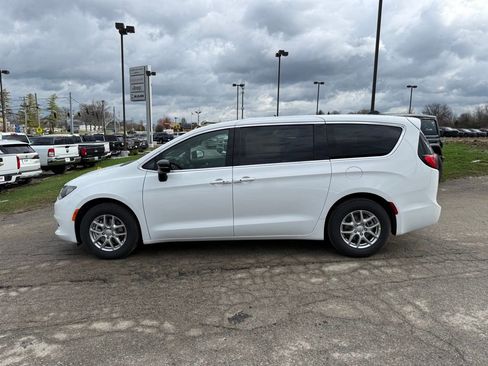 New 2026 Chrysler Voyager LX image 9