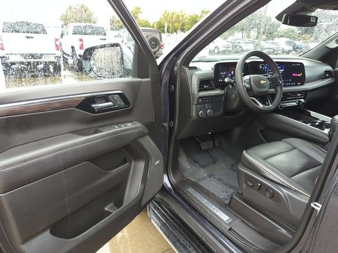 Used 2025 Chevrolet Tahoe Premier AWD/4WD image 7