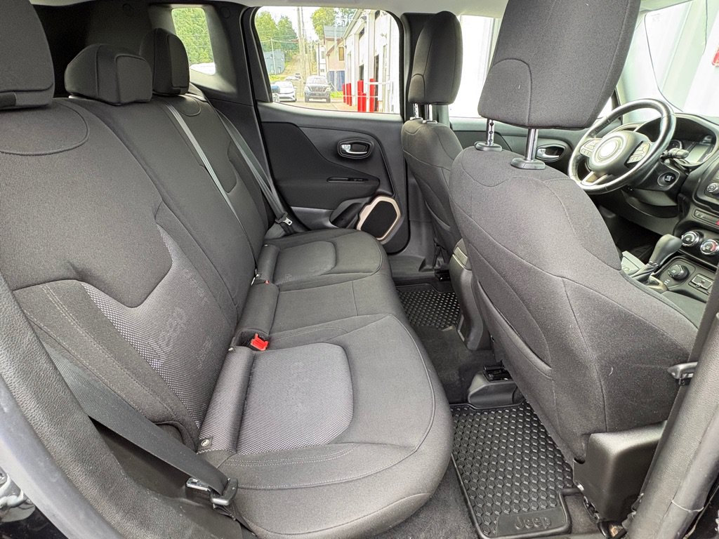 Used 2017 Jeep Renegade Latitude w/ Cold Weather Group AWD/4WD image 16