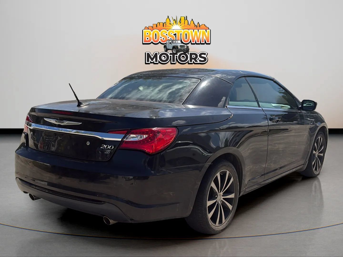 Used 2013 Chrysler 200 S FWD image 7