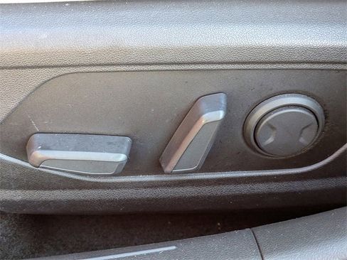 Used 2023 Hyundai Elantra Limited image 18