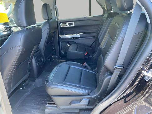 Used 2024 Ford Explorer XLT w/ Equipment Group 202A AWD/4WD image 6