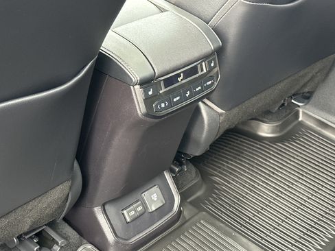 Used 2022 Toyota Highlander Platinum image 12