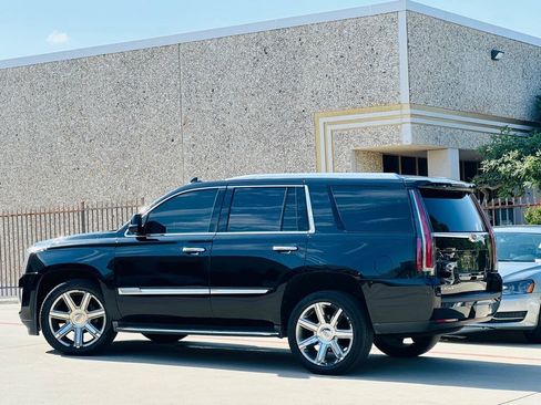 Used 2018 Cadillac Escalade 4WD image 7