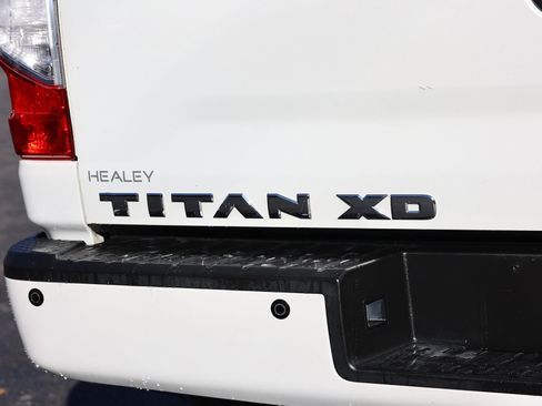 Used 2017 Nissan Titan SL image 12