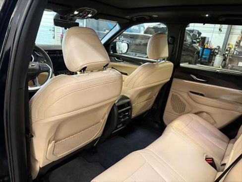 Certified 2025 Jeep Grand Cherokee Limited w/ Luxury Tech Group II image 21