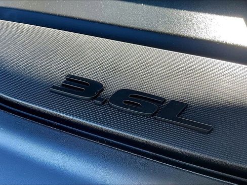 Used 2024 Chrysler Pacifica Touring-L image 31