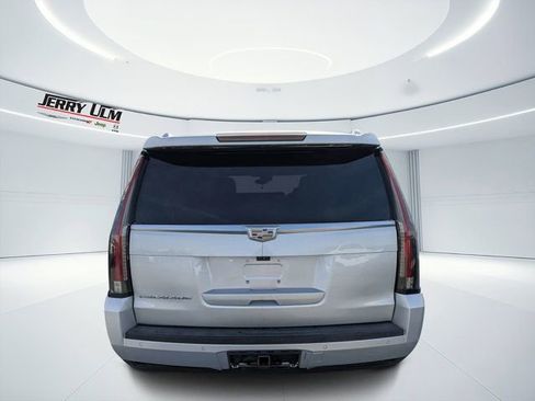 Used 2018 Cadillac Escalade Premium Luxury AWD/4WD image 4
