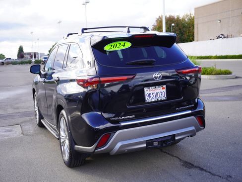 Used 2024 Toyota Highlander Platinum image 8