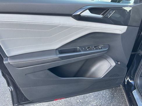 Used 2024 Volkswagen Taos SEL image 12