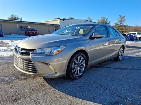 Used 2015 Toyota Camry XLE image 3