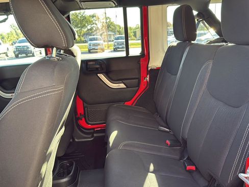 Used 2017 Jeep Wrangler Unlimited Sahara image 25