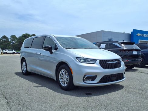 Used 2026 Chrysler Pacifica Select FWD image 19