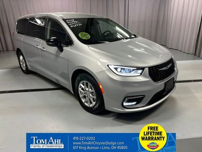 Used 2024 Chrysler Pacifica Touring-L
