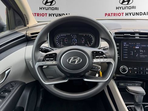 Used 2023 Hyundai Tucson SE FWD image 14