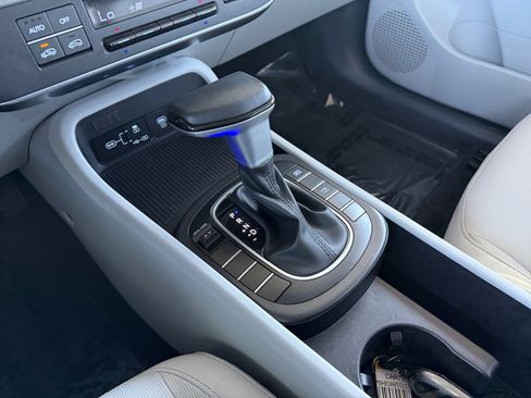 Used 2025 Hyundai Kona SEL image 17