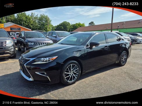 Used 2017 Lexus ES 350 w/ Luxury Package FWD image 2