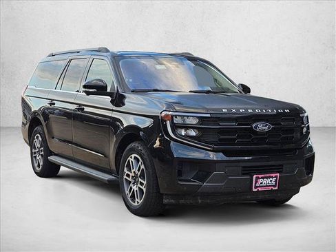 Used 2025 Ford Expedition Max Active AWD/4WD image 3