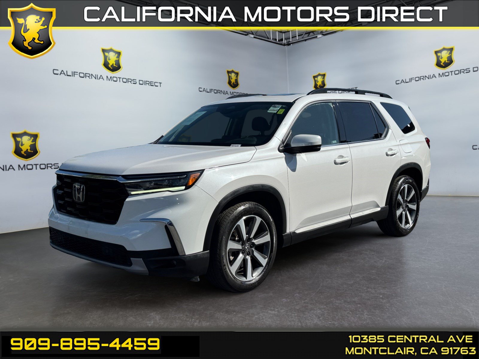 Used 2023 Honda Pilot Touring image 1