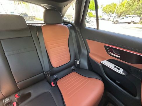Used 2025 Mercedes-Benz GLC 300 image 14