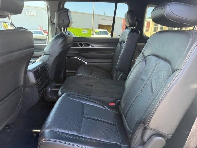 Used 2024 Jeep Wagoneer L Series II w/ Flexible Seating Group AWD/4WD image 15