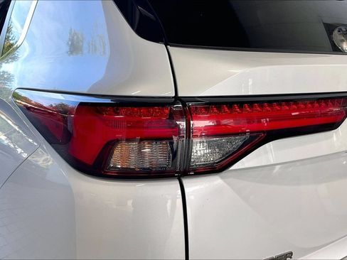 Used 2024 Mitsubishi Outlander SE FWD image 17