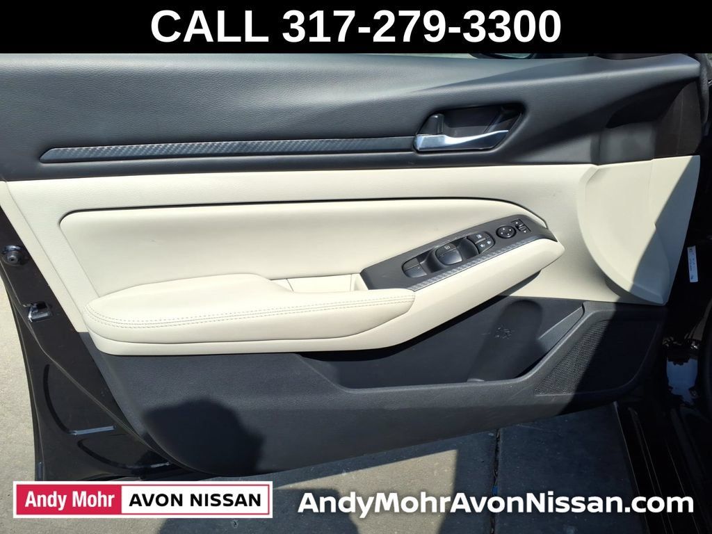 Used 2025 Nissan Altima 2.5 SV AWD/4WD image 15