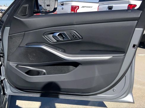 Certified 2025 BMW 330i Sedan image 27