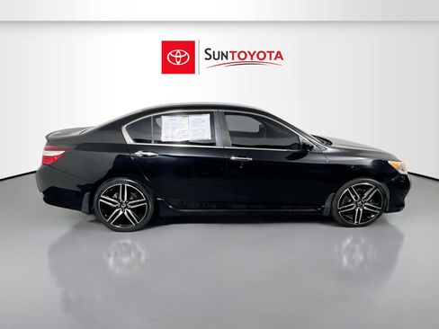 Used 2017 Honda Accord Sport image 2