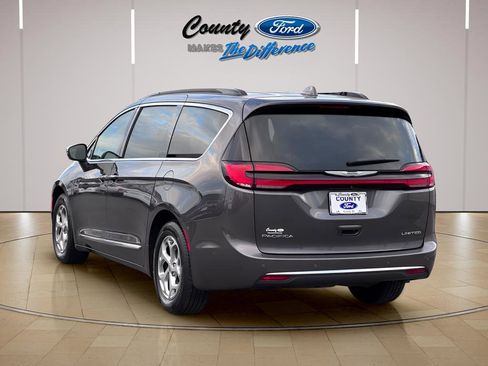 Used 2022 Chrysler Pacifica Limited image 24