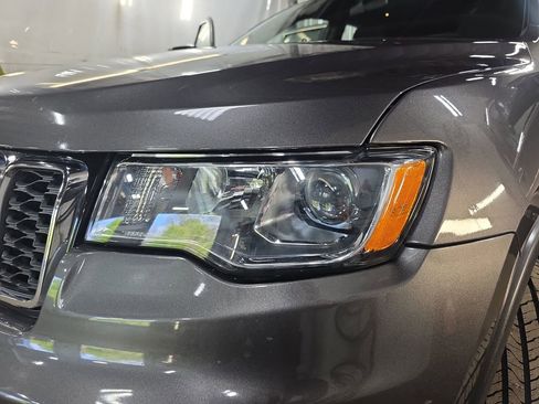 Used 2019 Jeep Grand Cherokee Laredo AWD/4WD image 28