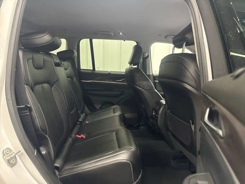 Used 2023 Jeep Grand Cherokee Limited w/ Luxury Tech Group II image 18