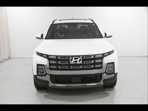 Used 2025 Hyundai Santa Cruz Limited AWD/4WD image 2