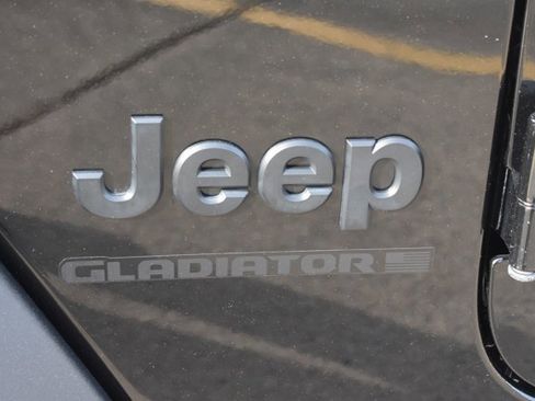 Used 2023 Jeep Gladiator Sport AWD/4WD image 11