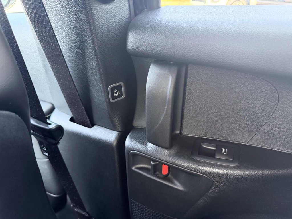 Used 2024 Chrysler Pacifica Limited FWD image 34