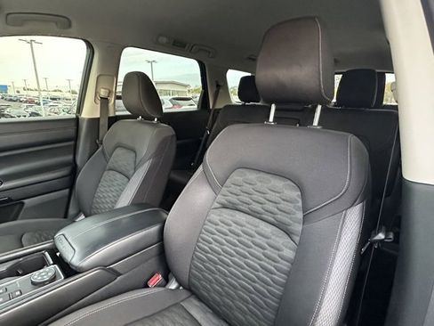 Used 2022 Nissan Pathfinder SV image 24